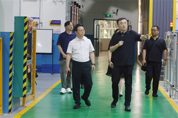 湖北开放大学调研组到我校考察交流 校长甘金明参加座谈