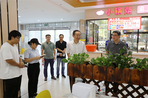校领导带队开展秋季开学联合检查 全力护航新学期平稳开局
