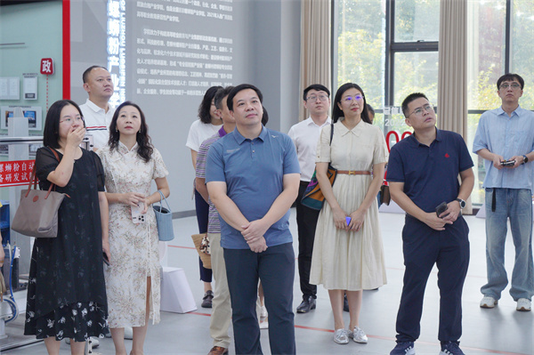 参观我校官塘校区