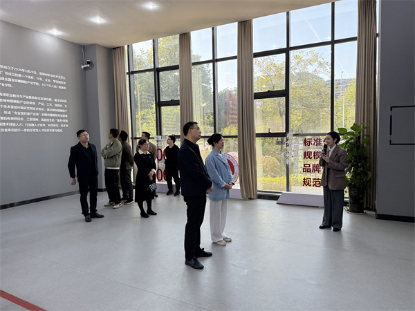 调研团参观柳州螺蛳粉产业学院