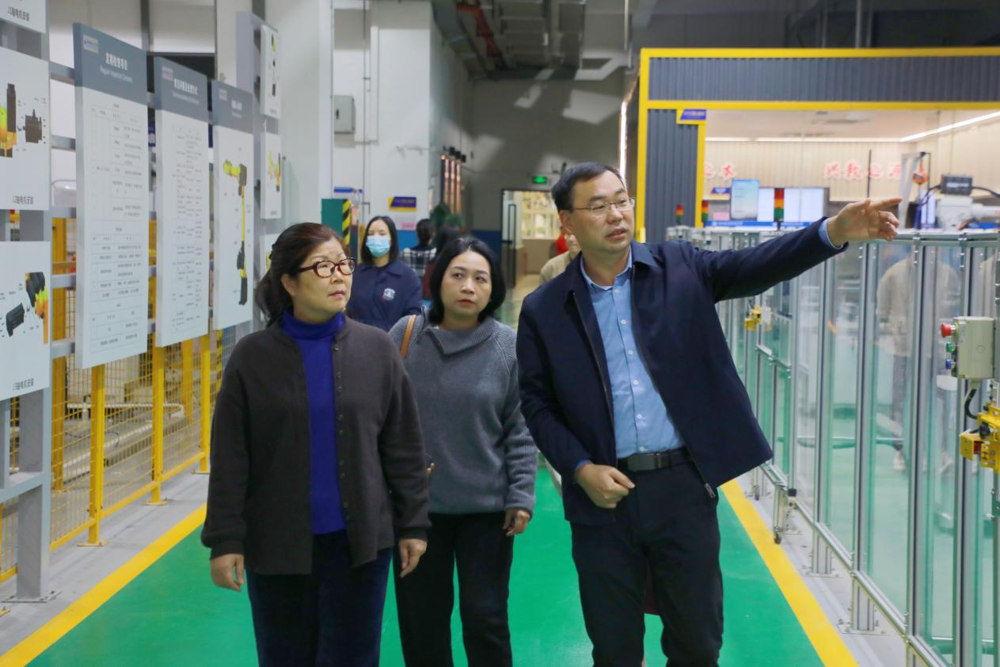 参观学校实训基地 参观学校实训基地