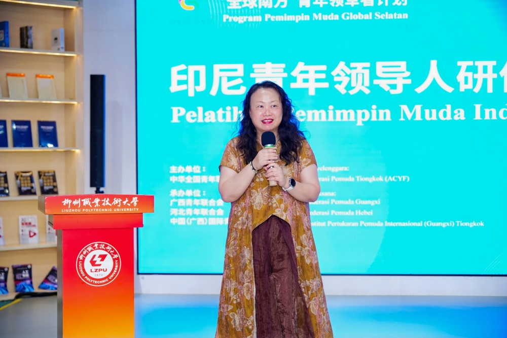 韦林华作主旨发言