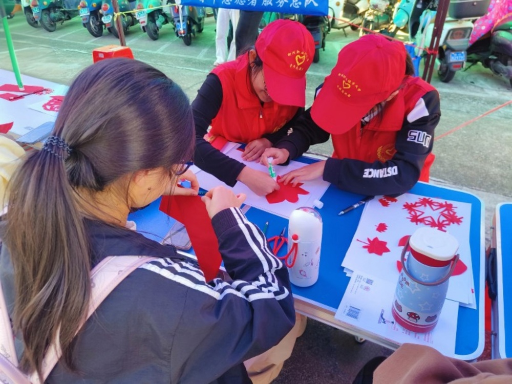 志愿者耐心教学 志愿者耐心教学