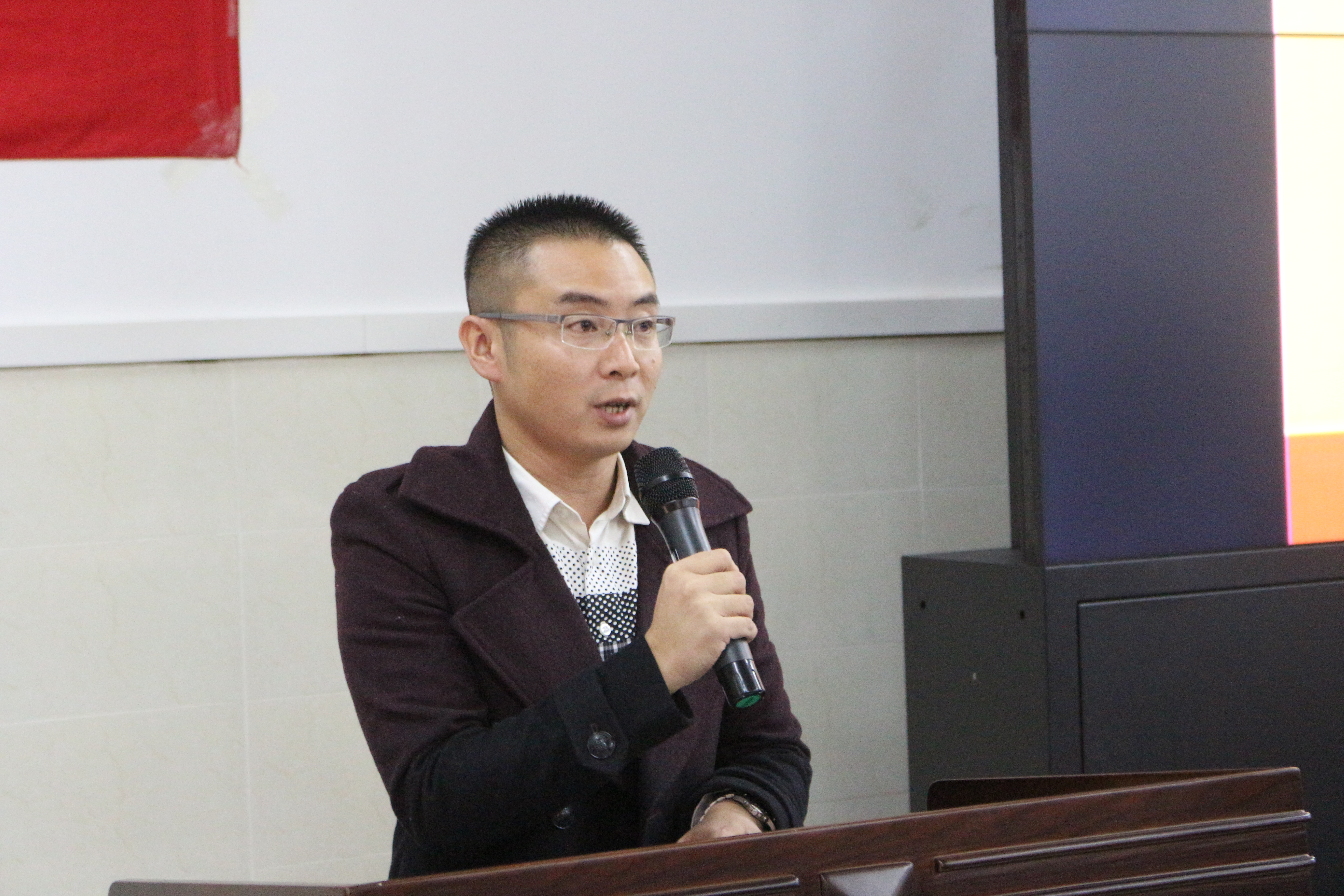 校团委书记杨小浒致辞