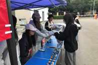 环境保护协会开展闲置衣物回收公益活动