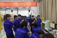 机电工程学院为上汽通用五菱公司进行工业机器人培训的16名学员全部通过考核
