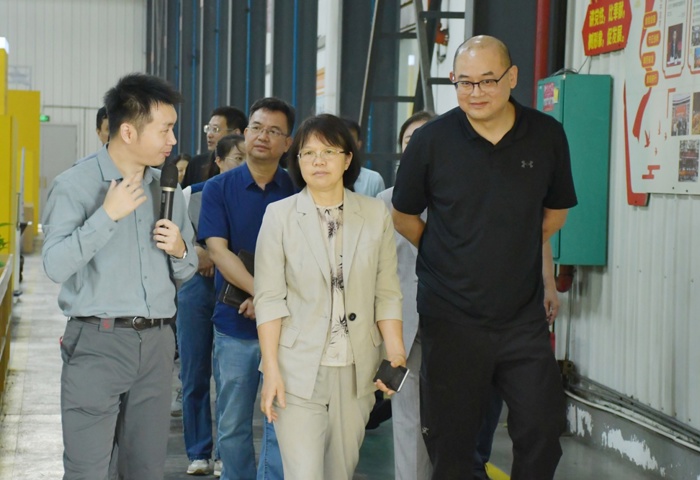 市委统战部、市工商联领导到我校参观交流