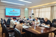 学校党委理论学习中心组召开专题学习会