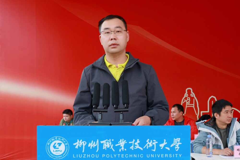 党委常委、副校长邱福明主持开幕式 党委常委、副校长邱福明主持开幕式