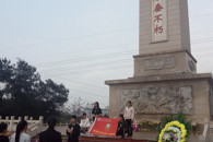 我们的节日·清明节：环境与食品工程学院开展“怀烈士事迹，存烈士精神”扫墓活动