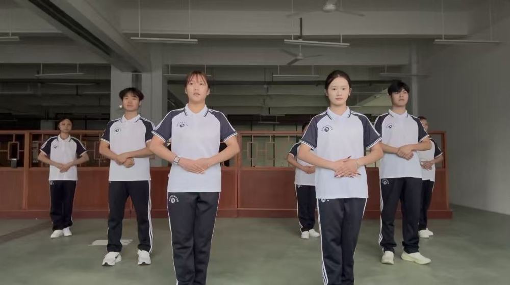 25旅游管理2班礼仪比赛作品(照片)2