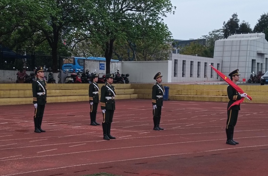 国旗队做升旗仪式的准备