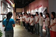 艺术学院学生党支部赴鹿寨开展“传承红色基因·铸牢廉洁根基”主题党日活动