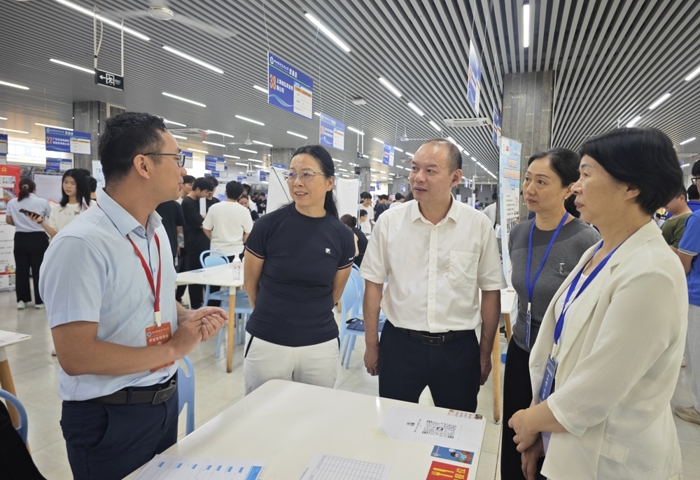 我校成功举办2026届毕业生大型双选会