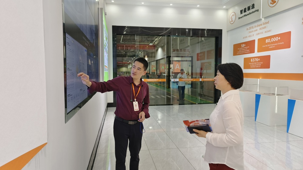 参观东莞领益精密制造科技有限公司生产车间 参观东莞领益精密制造科技有限公司生产车间